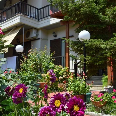 Manos Kritikakis アパートホテル 3*