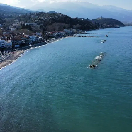 Manos Kritikakis アパートホテル 3*