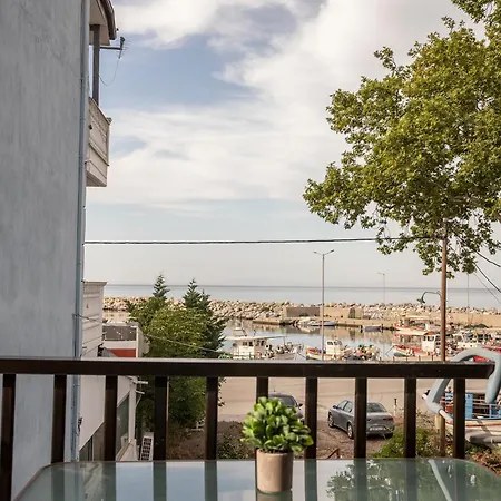 Manos Kritikakis アパートホテル