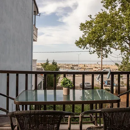 Manos Kritikakis アパートホテル 3*