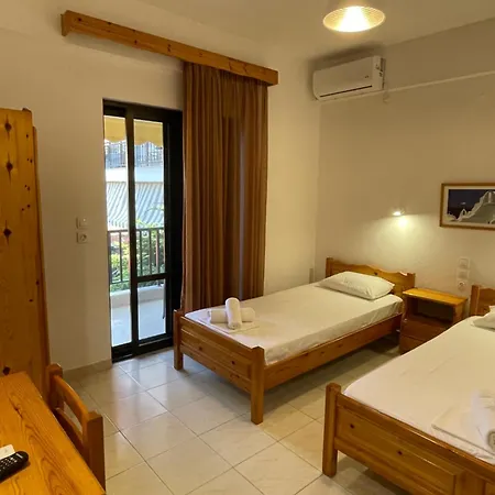 Manos Kritikakis アパートホテル 3*