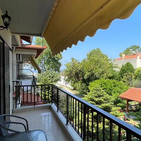 Manos Kritikakis アパートホテル