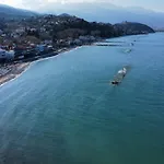 Manos Kritikakis شقة فندقية 3*