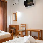 Manos Kritikakis 3*