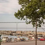 Manos Kritikakis 3* بلاتامونيس