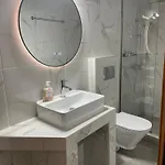 Manos Kritikakis 3* بلاتامونيس