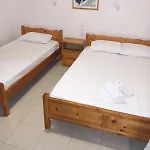 Manos Kritikakis 3* بلاتامونيس