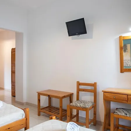 Manos Kritikakis 3*